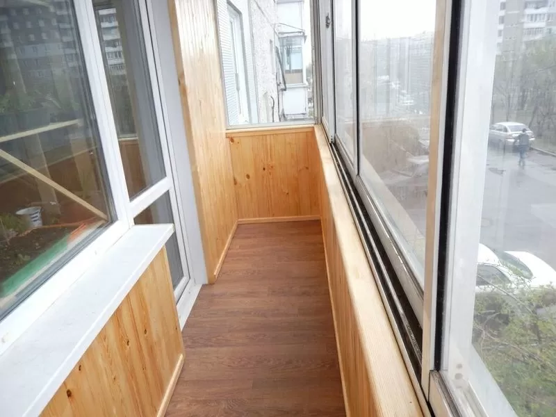 Красивый балкон. Отделка деревянной вагонкой. 7