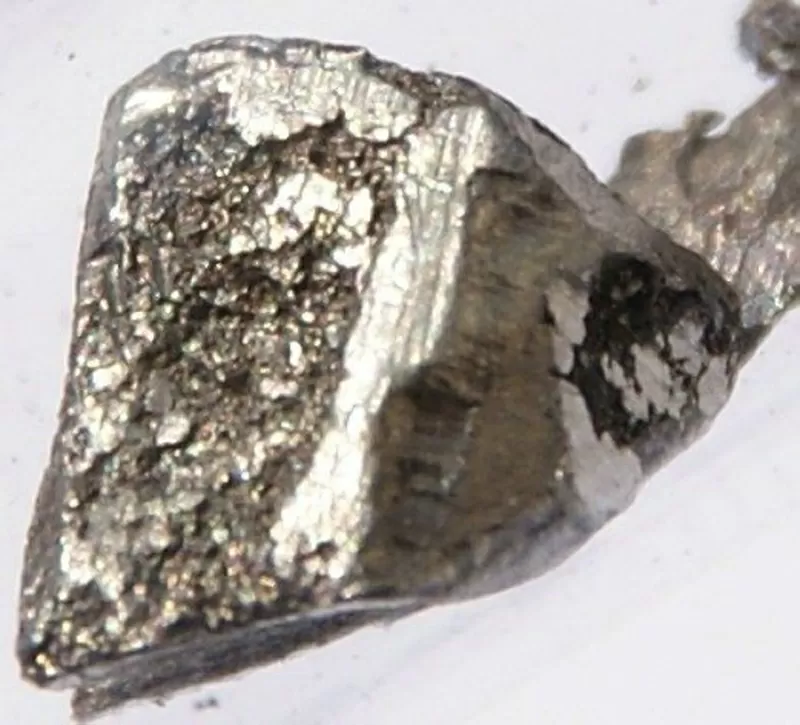 Покупаем Лантан и его соединения, лантан металлический